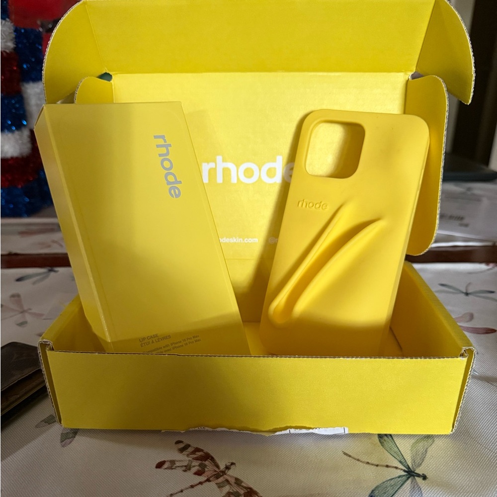 Lemontini iPhone 16 pro max phone case 🍋